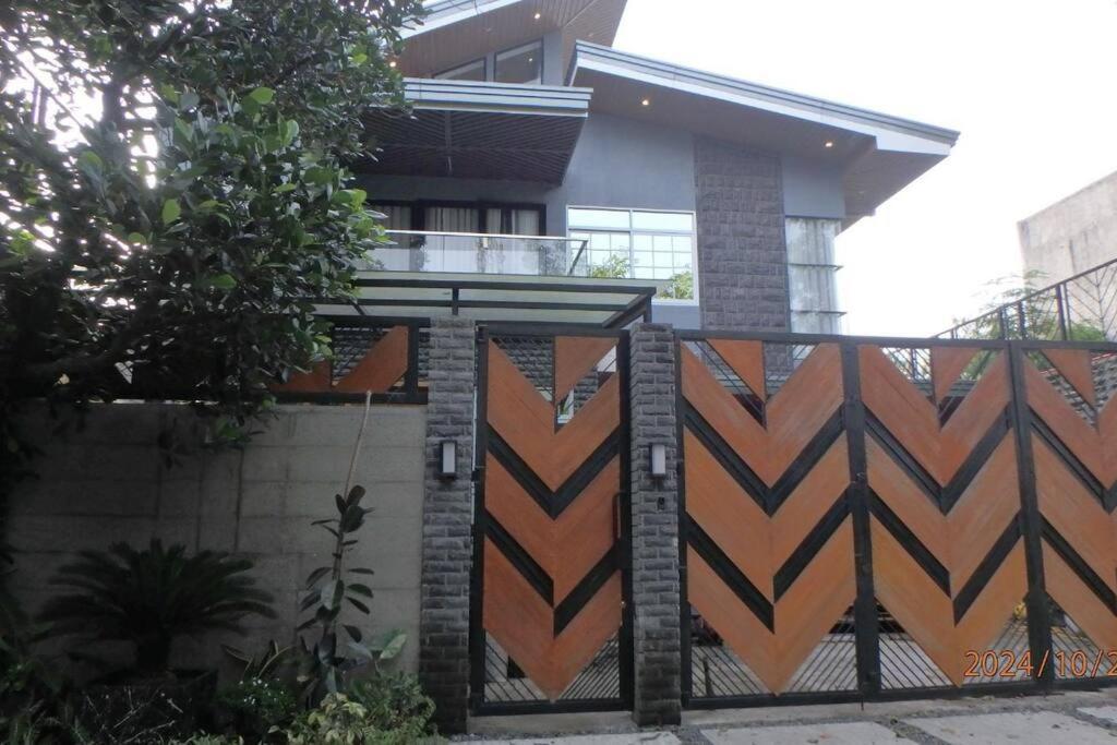 Lazy-Nest Homestay Manila Exterior photo